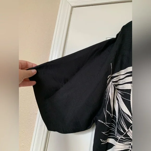 Tommy Bahama Black/Cream Hawaiian 100% Silk Short Sleeve Button Up 🌴 - Picture 8 of 12